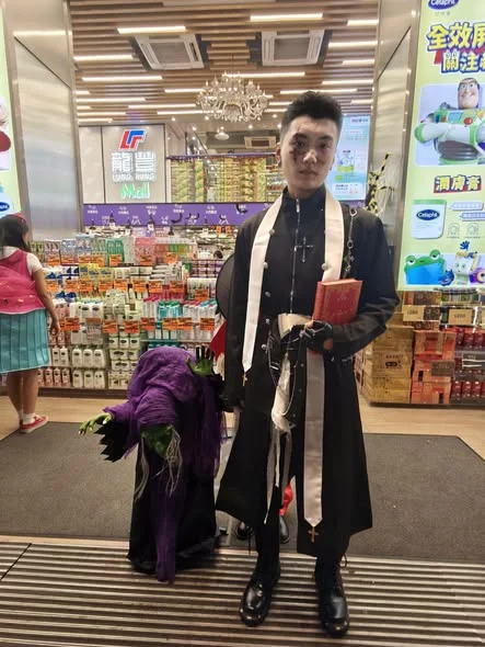 龍豐萬聖節Cosplay比賽開始咗喇🧟♂️ 如果你經過我哋中環分店,快啲入嚟參加啦,獎品非常豐富㗎。