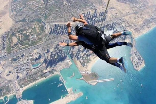 KKday: 🪂 在杜拜，跳一場比夢還壯麗的自由落體！