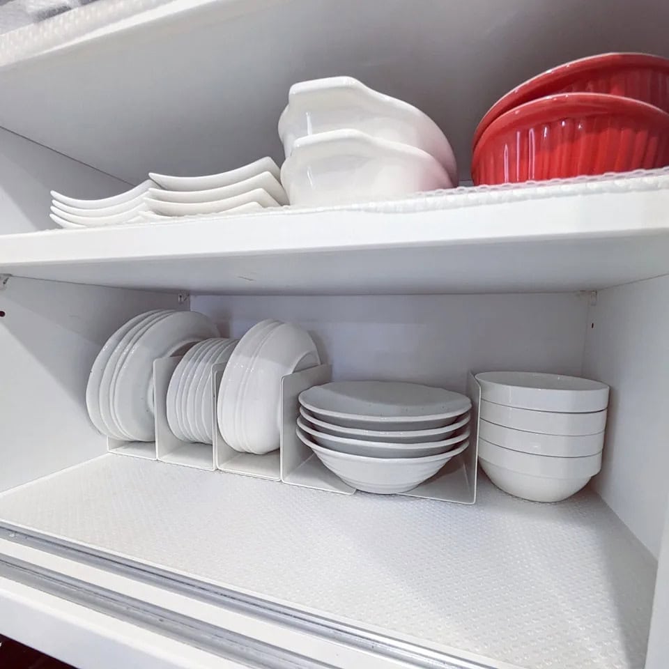 利用書擋分門別類收納廚具和餐具
