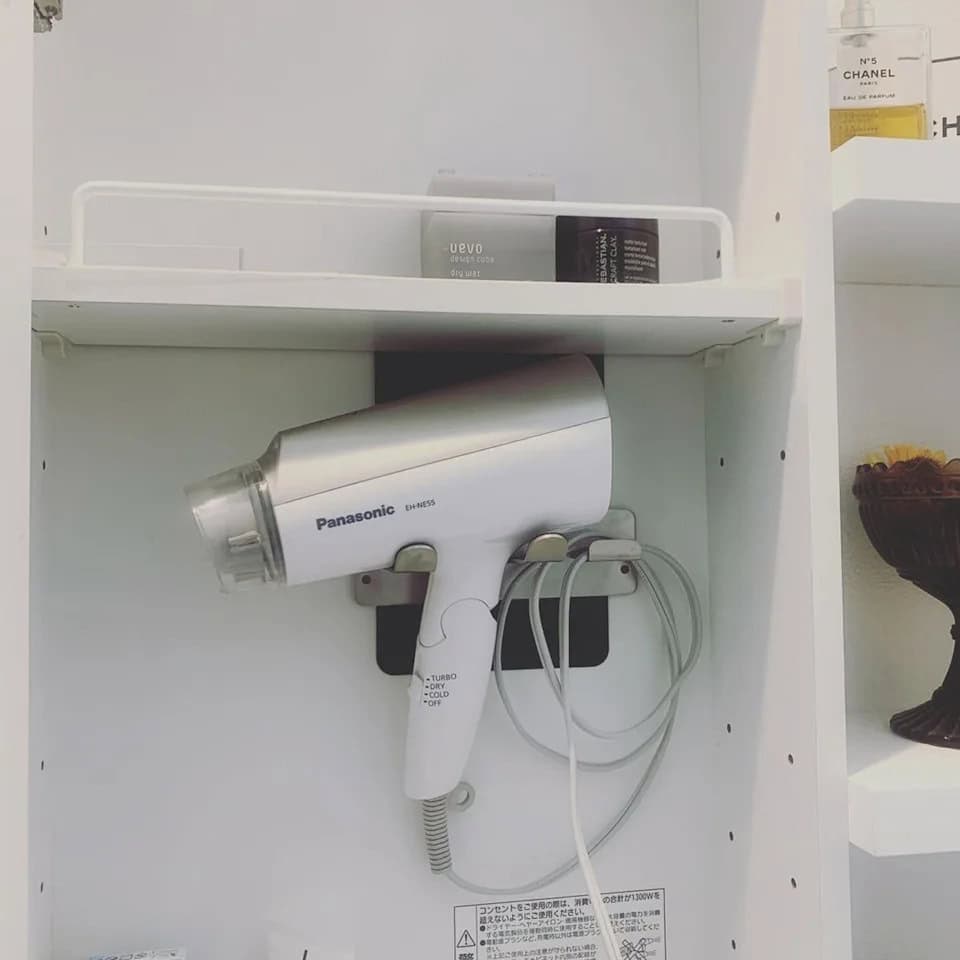 放上風筒並勾好電線,整齊又易取