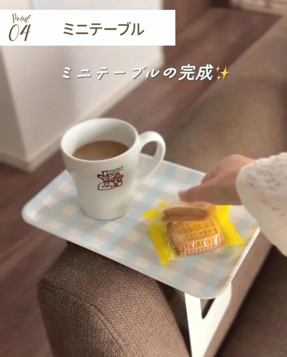 書擋製成的可移式沙發小桌完成。(instagram@pike_no_kurashi)