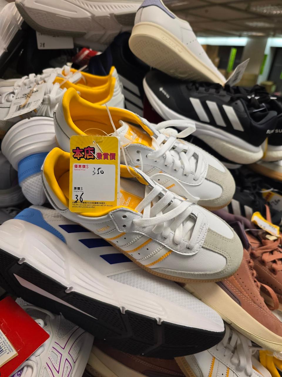 運動名牌減價展場內景