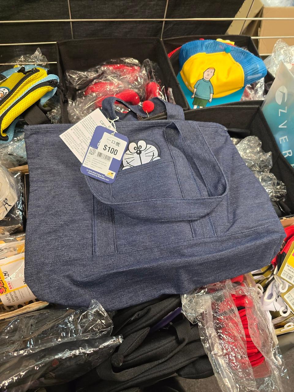 運動服飾陳列整齊