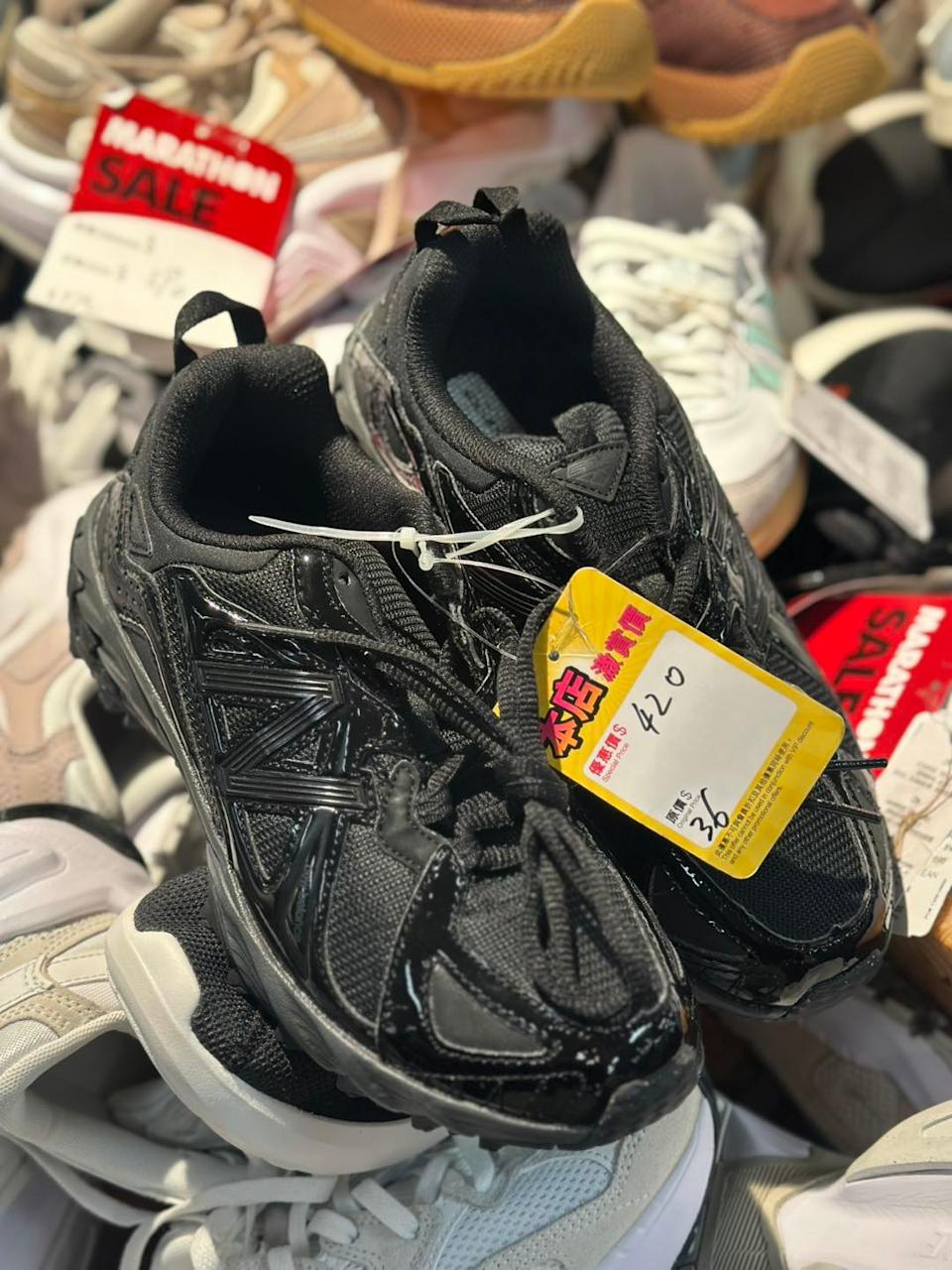 折扣運動服飾展示