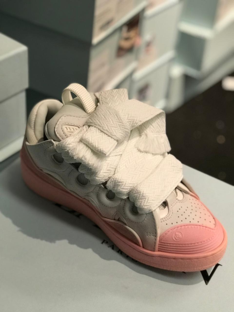 IMAGINEX Group x 名牌服飾特賣 現場陳列