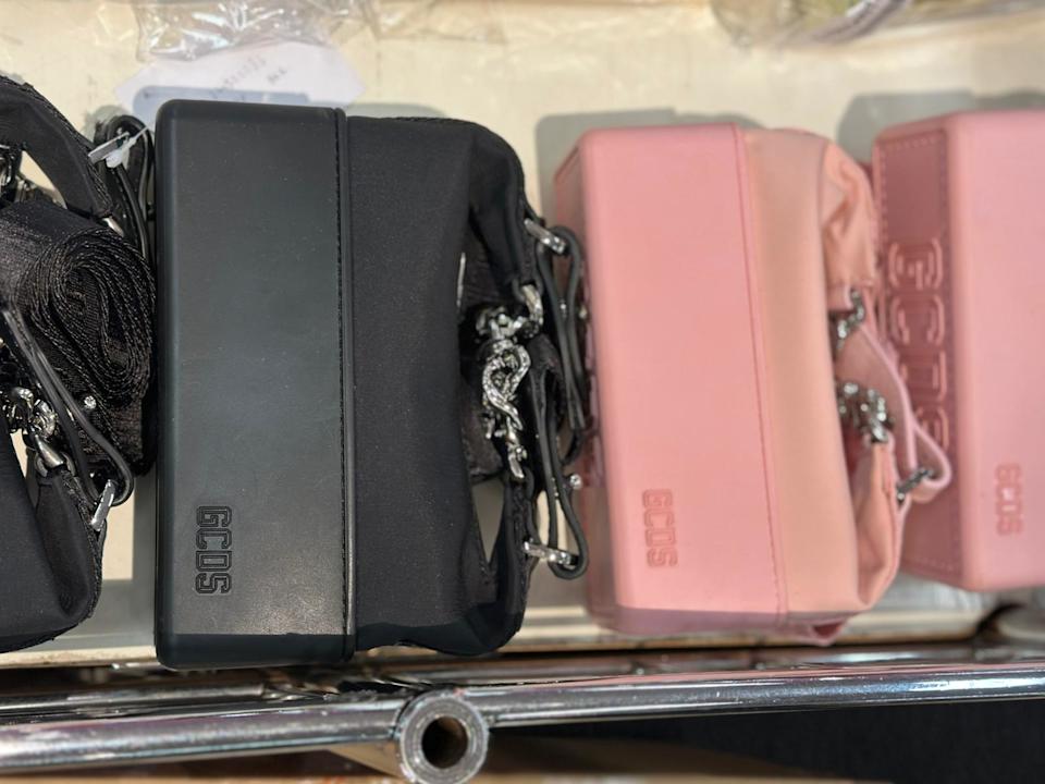 名牌服飾特賣展場圖片