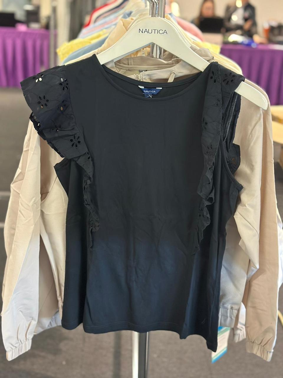 名牌服飾特賣展場圖片