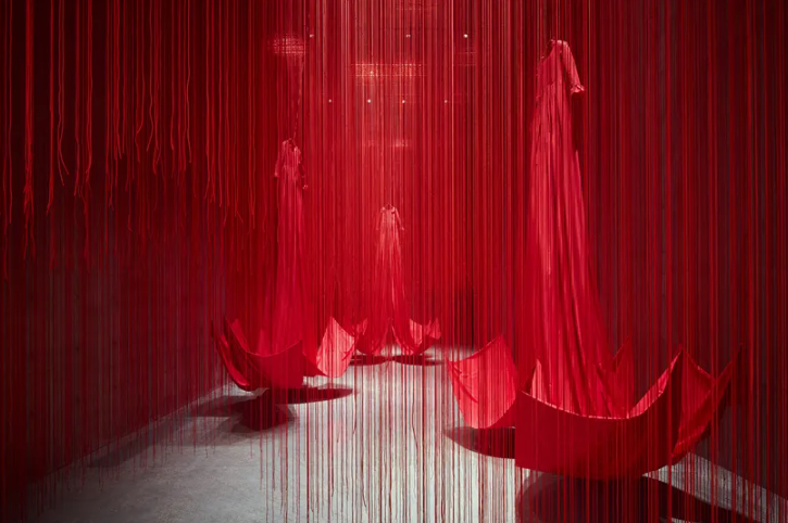 「鹽田千春:無限回憶」展覽現場,2025年,M+,香港