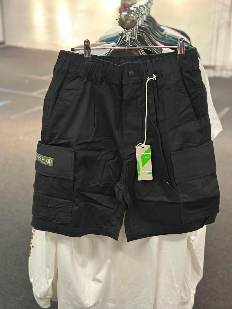 i.t 開倉折扣標示牌